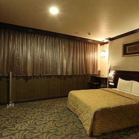 Monalisa Hotel Tainan Bagian luar foto