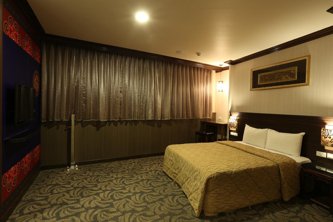 Monalisa Hotel Tainan Bagian luar foto