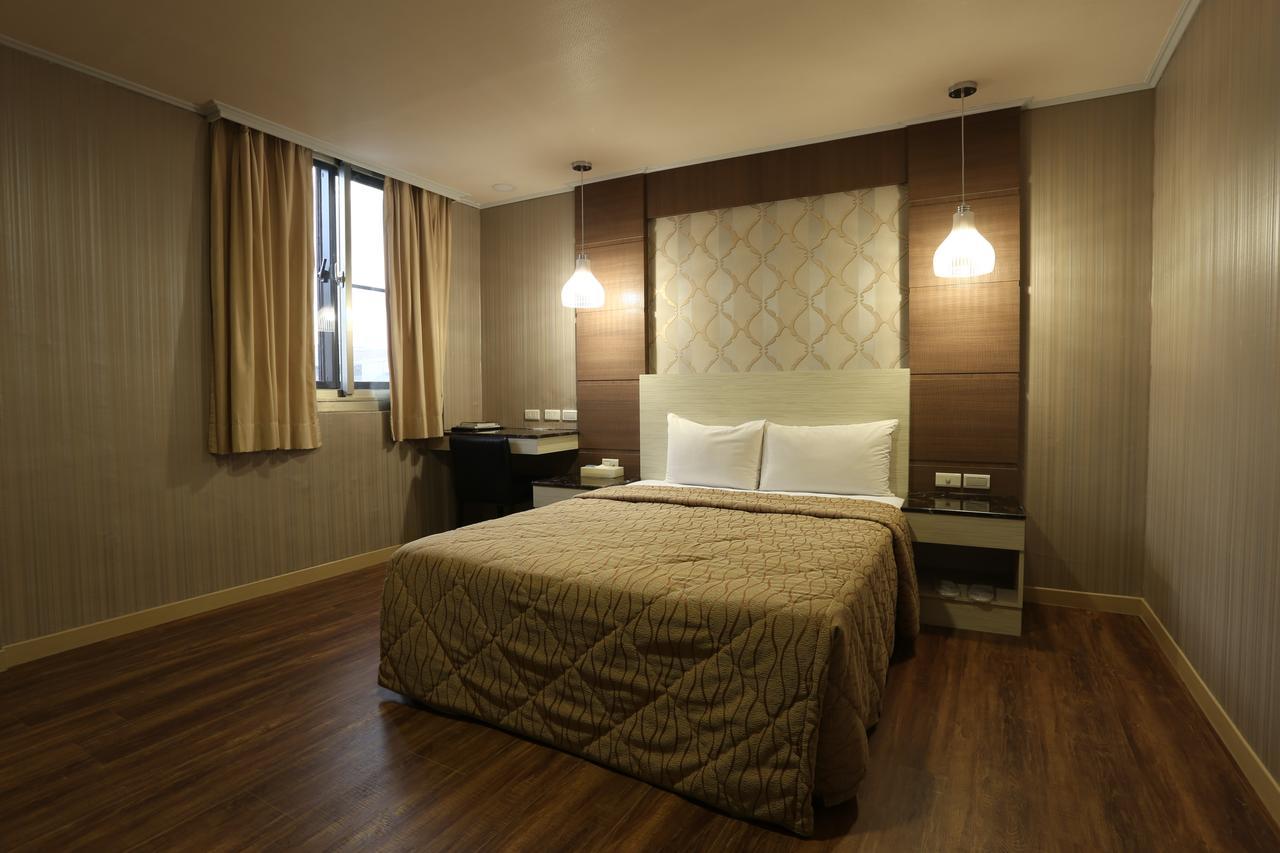 Monalisa Hotel Tainan Bagian luar foto