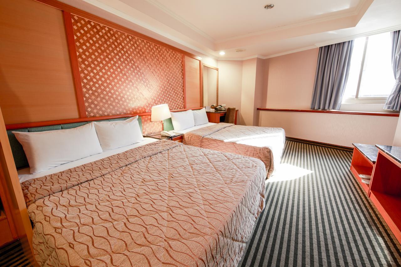 Monalisa Hotel Tainan Bagian luar foto