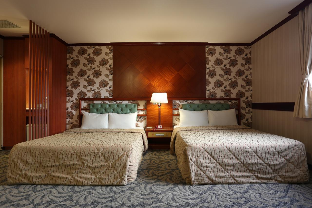 Monalisa Hotel Tainan Bagian luar foto