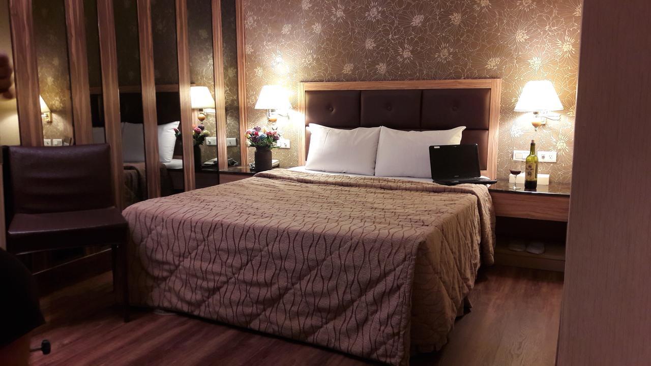Monalisa Hotel Tainan Bagian luar foto