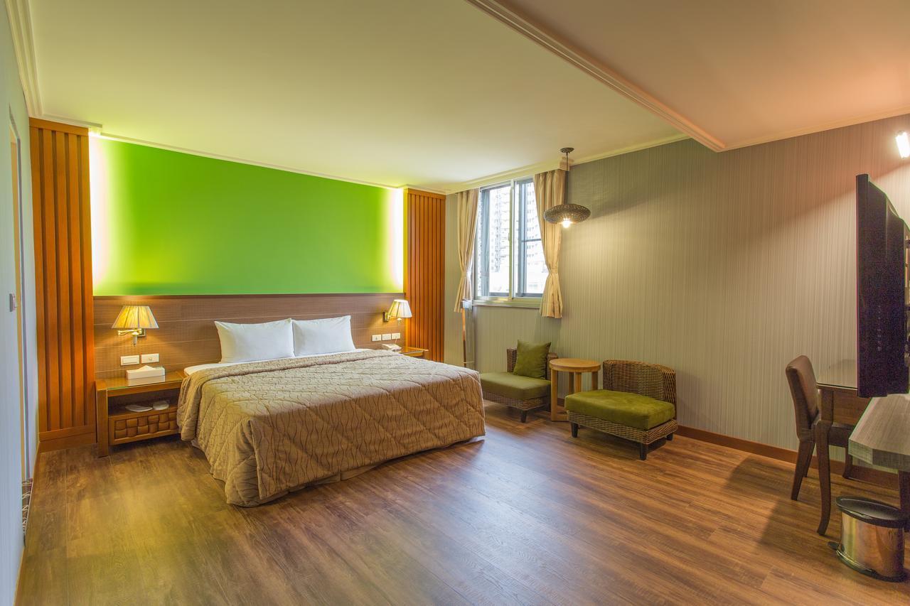Monalisa Hotel Tainan Bagian luar foto