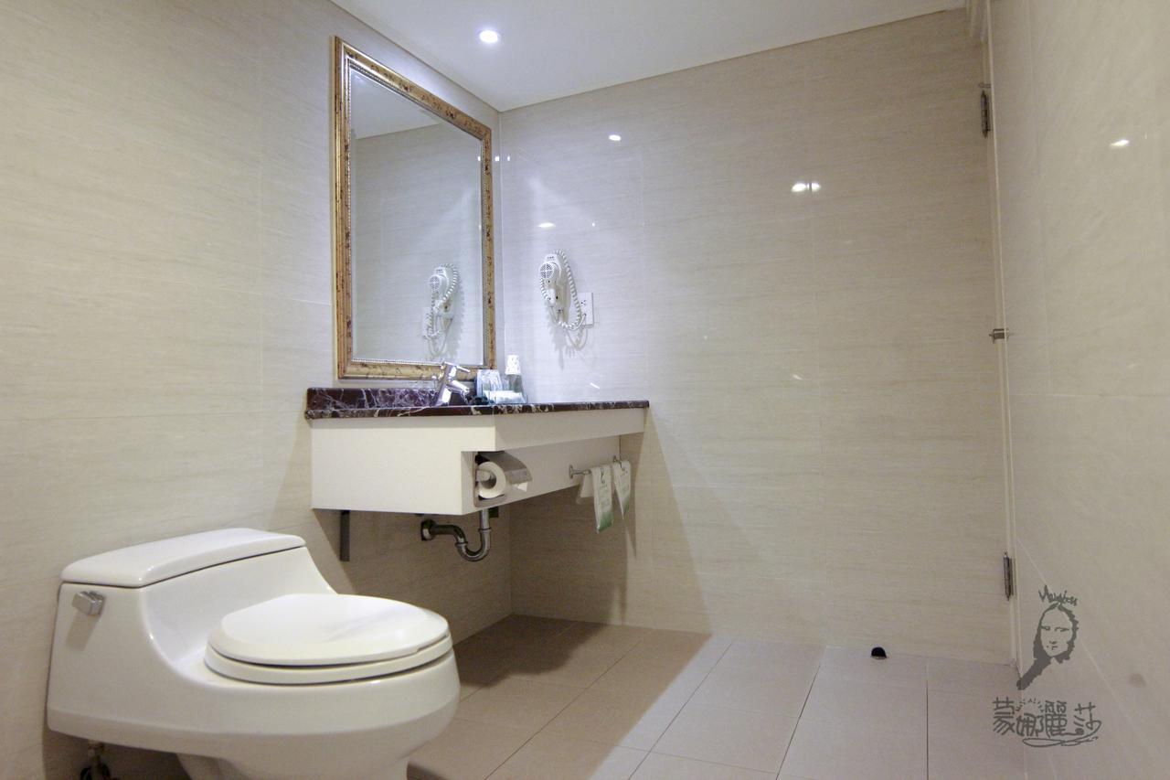 Monalisa Hotel Tainan Bagian luar foto